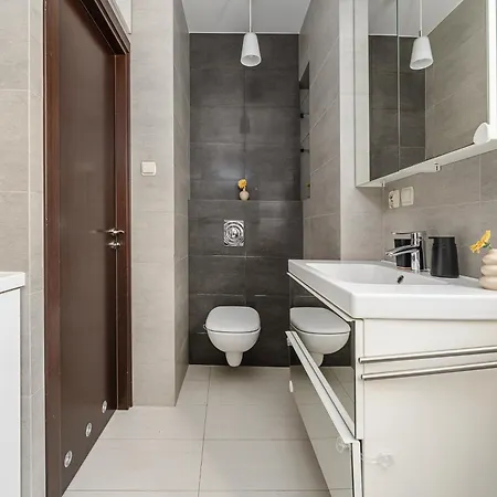 Lumina Modern With Balcony Apartmán *