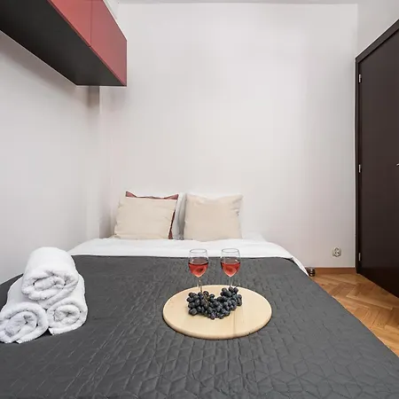 Lumina I Comfort 2br With Ac I Balcony I Near Center شقة