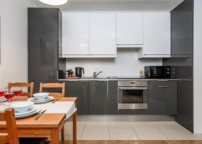 Lumina Modern With Balcony Apartamento Varsovia